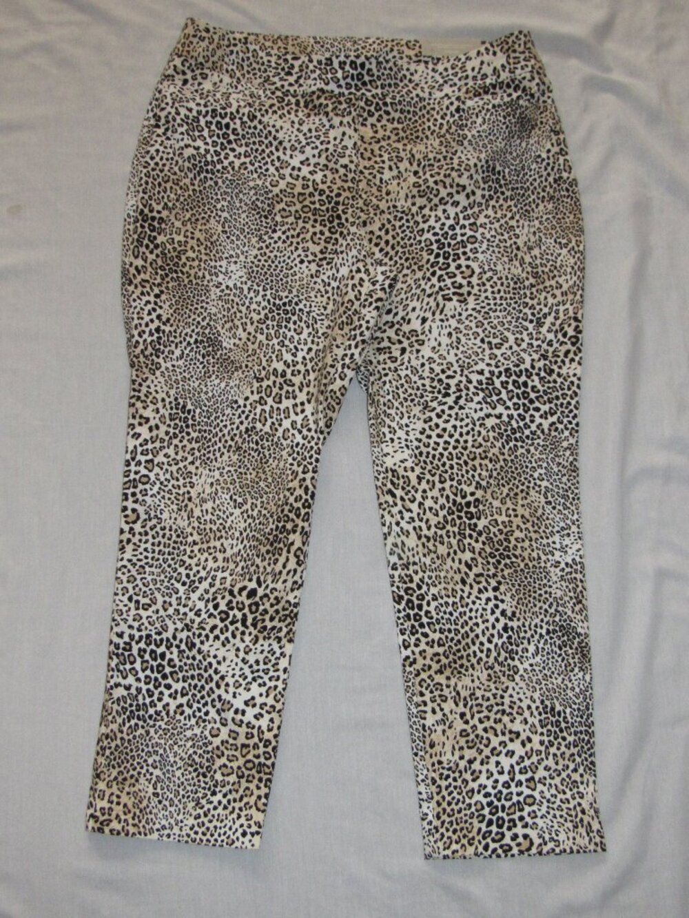 NWT Chicos So Slimming Brigitte Slim Leg Pants Size 2.5P US 14P Leopard Animal - Picture 1 of 4